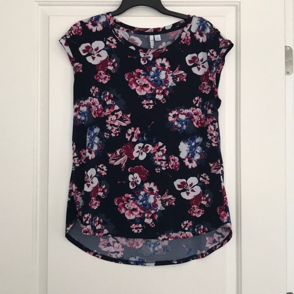 EUC Set of 2 Elle Floral Tops - Picture 5 of 7